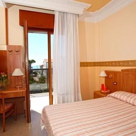 Smeraldo Hotel 3*
